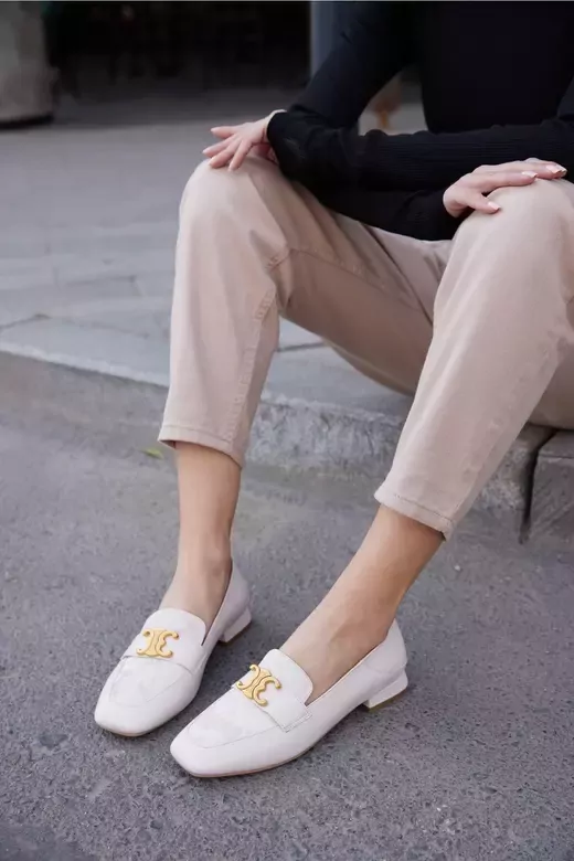 Kadın Krem Deri Aksesuar Detaylı Klasik Ayakkabı