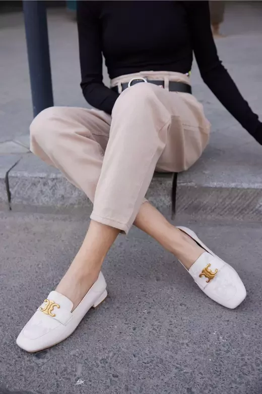 Kadın Krem Deri Aksesuar Detaylı Klasik Ayakkabı