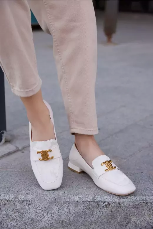 Kadın Krem Deri Aksesuar Detaylı Klasik Ayakkabı