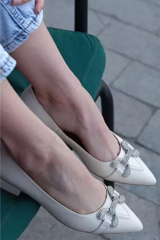 Kadın Deri Babet Aksesuarlı Krem