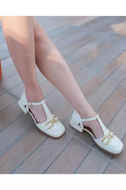 Kadın Deri Sandalet Aksesuar Detaylı Krem