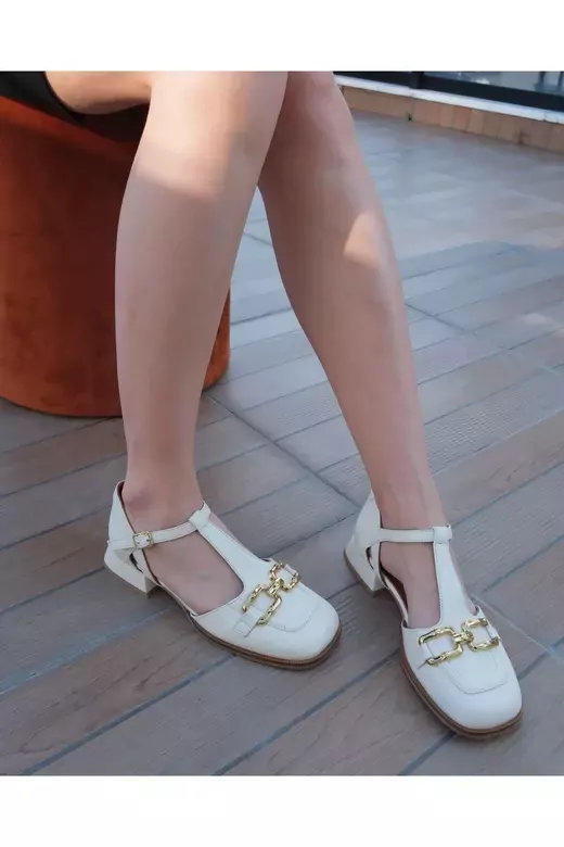 Kadın Deri Sandalet Aksesuar Detaylı Krem