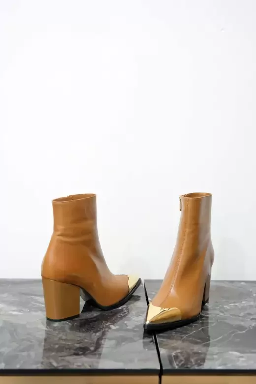 Kadın Deri Bot Burun Tokalı