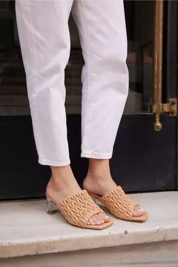 Kadın Koyu Krem Hakiki Deri Topuk Detaylı Terlik