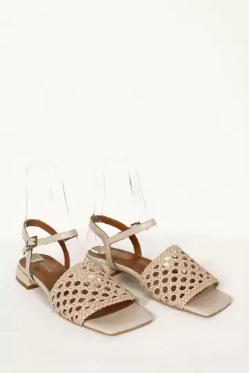 Kadın Bej Alçak Topuklu Örgülü Sandalet