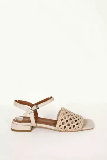 Kadın Bej Alçak Topuklu Örgülü Sandalet