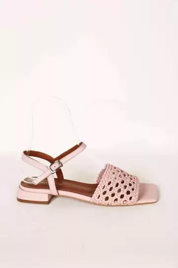 Kadın Bej Alçak Topuklu Örgülü Sandalet