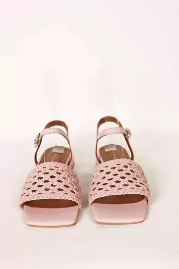 Kadın Bej Alçak Topuklu Örgülü Sandalet