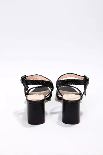 Kadın Siyah Örgülü Sandalet