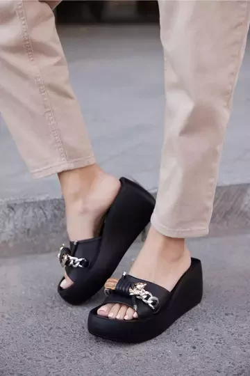 Kadın Deri Terlik Dolgu Topuk Siyah