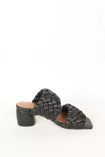 Kadın Beyaz Örgülü Terlik