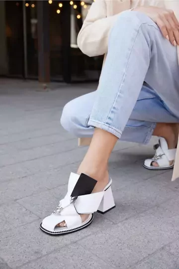 Kadın Deri Terlik Topuk Detaylı Beyaz
