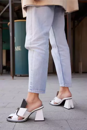 Kadın Deri Terlik Topuk Detaylı Beyaz