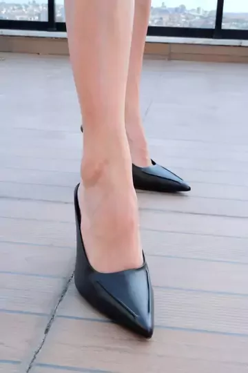 Kadın Siyah Hakiki Deri Topuklu Terlik