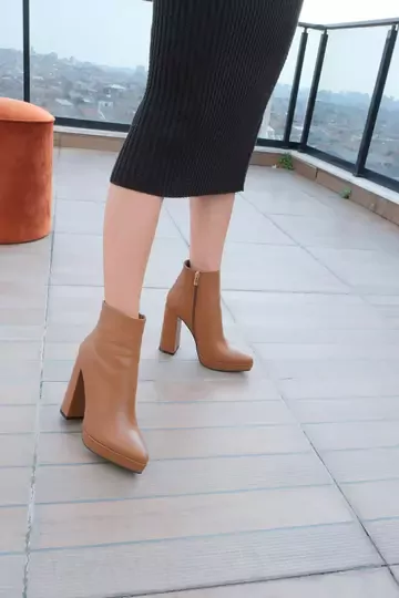 Kadın Yeşil Deri Platform Bot