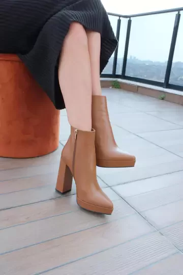 Kadın Yeşil Deri Platform Bot