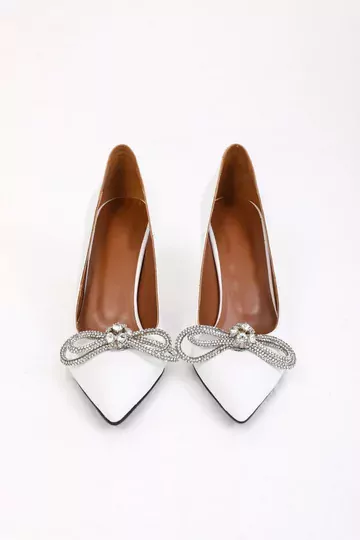 Kadın Beyaz Deri Topuk Ve Aksesuar Detaylı