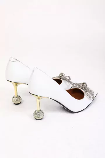 Kadın Beyaz Deri Topuk Ve Aksesuar Detaylı