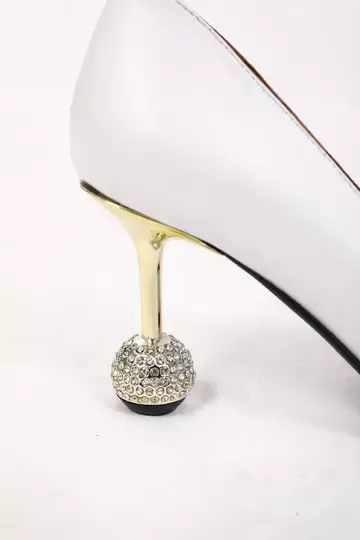 Kadın Beyaz Deri Topuk Ve Aksesuar Detaylı