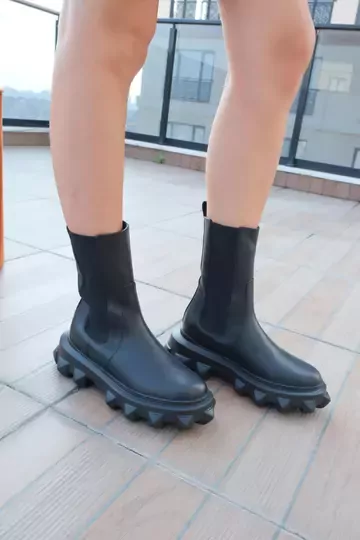 Kadın Siyah Deri Taban Detaylı Bot