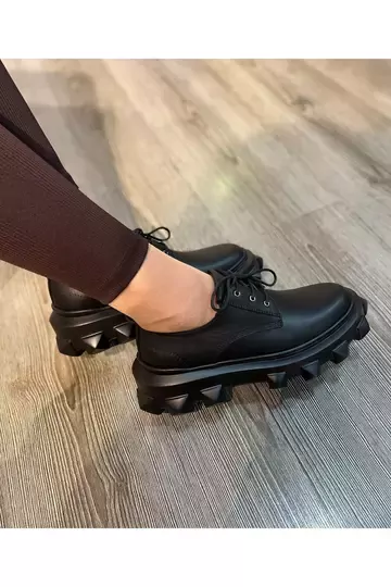 Kadın Siyah Hakiki Deri Detaylı Ayakkabı