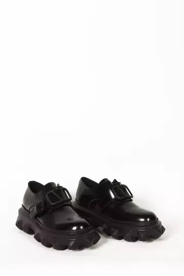 Kadın Siyah Rugan Toka Detaylı Ayakkabı