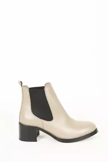 Kadın Siyah Hakiki Deri Lastik Detaylı Bot