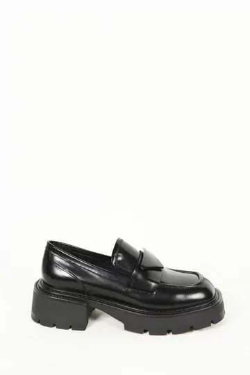 Kadın Siyah Rugan Loafer Ayakkabı