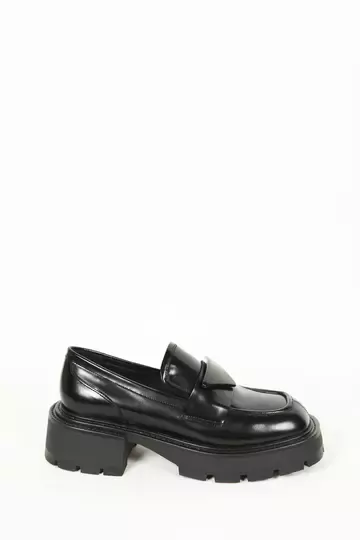 Kadın Siyah Rugan Loafer Ayakkabı
