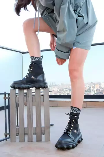 Kadın Siyah Beyaz Hakiki Deri Bot