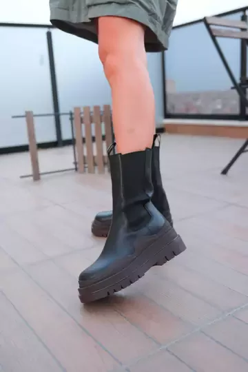 Kadın Siyah Deri Bot