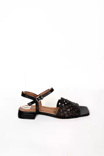 Kadın Bej Alçak Topuklu Örgülü Sandalet