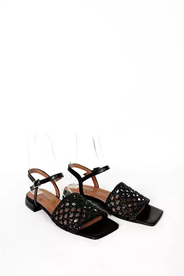 Kadın Bej Alçak Topuklu Örgülü Sandalet