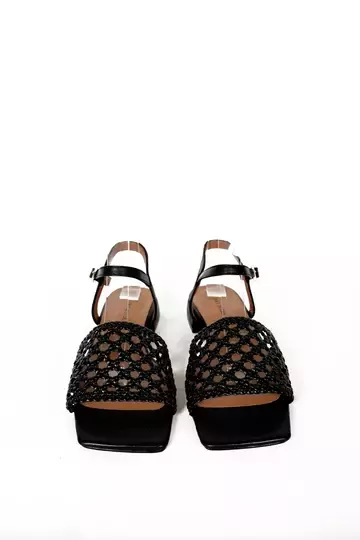 Kadın Bej Alçak Topuklu Örgülü Sandalet