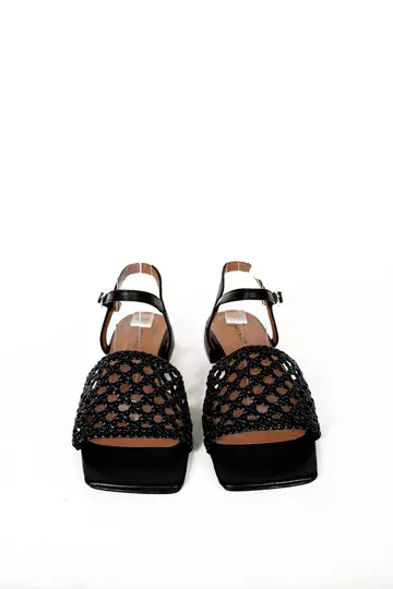 Kadın Bej Alçak Topuklu Örgülü Sandalet