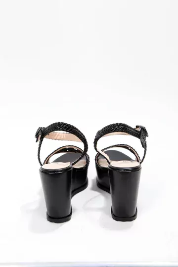 Kadın Siyah Örgülü Sandalet