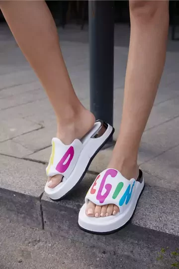 Kadın Deri Terlik Topuk Detaylı Beyaz