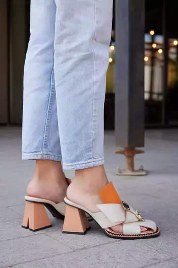 Kadın Deri Terlik Topuk Detaylı Beyaz