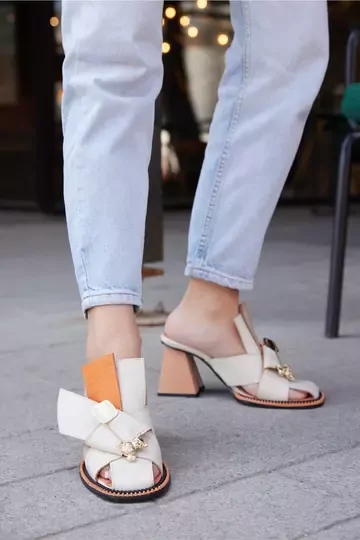 Kadın Deri Terlik Topuk Detaylı Beyaz