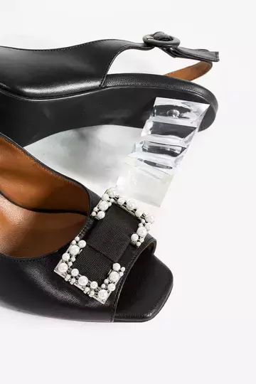 Kadın Siyah Hakiki Deri Aksesuar Detaylı Topuklu Ayakkabı