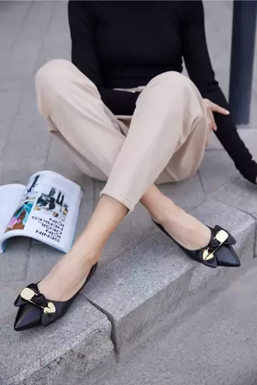 Kadın Deri Babet Aksesuar Detaylı Siyah