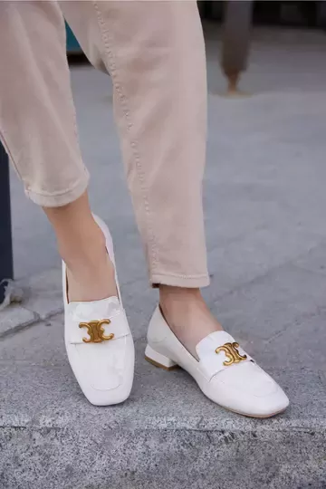 Kadın Krem Deri Aksesuar Detaylı Klasik Ayakkabı