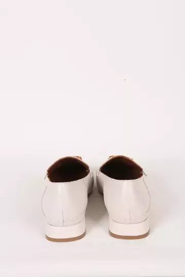 Kadın Krem Deri Aksesuar Detaylı Klasik Ayakkabı