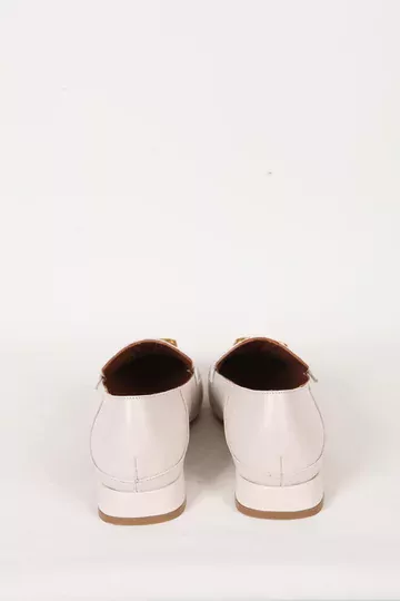 Kadın Krem Deri Aksesuar Detaylı Klasik Ayakkabı