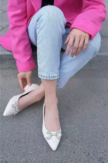 Kadın Deri Babet Aksesuarlı Krem