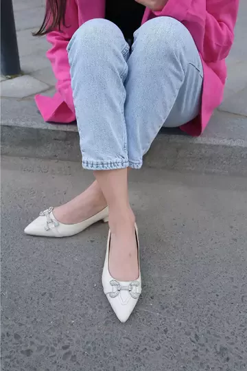 Kadın Deri Babet Aksesuarlı Krem