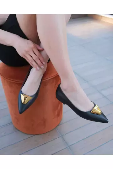 Kadın Hakiki Deri Aksesuarlı Sivri Burun Babet