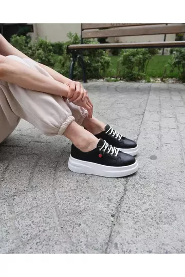Kadın Hakiki Deri Aksesuar Detaylı Sneaker