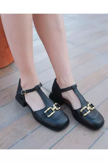 Kadın Siyah Aksesuar Detaylı Sandalet