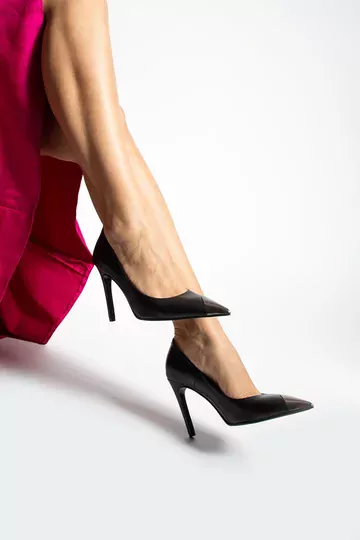 Kadın Deri Stiletto Burun Detaylı